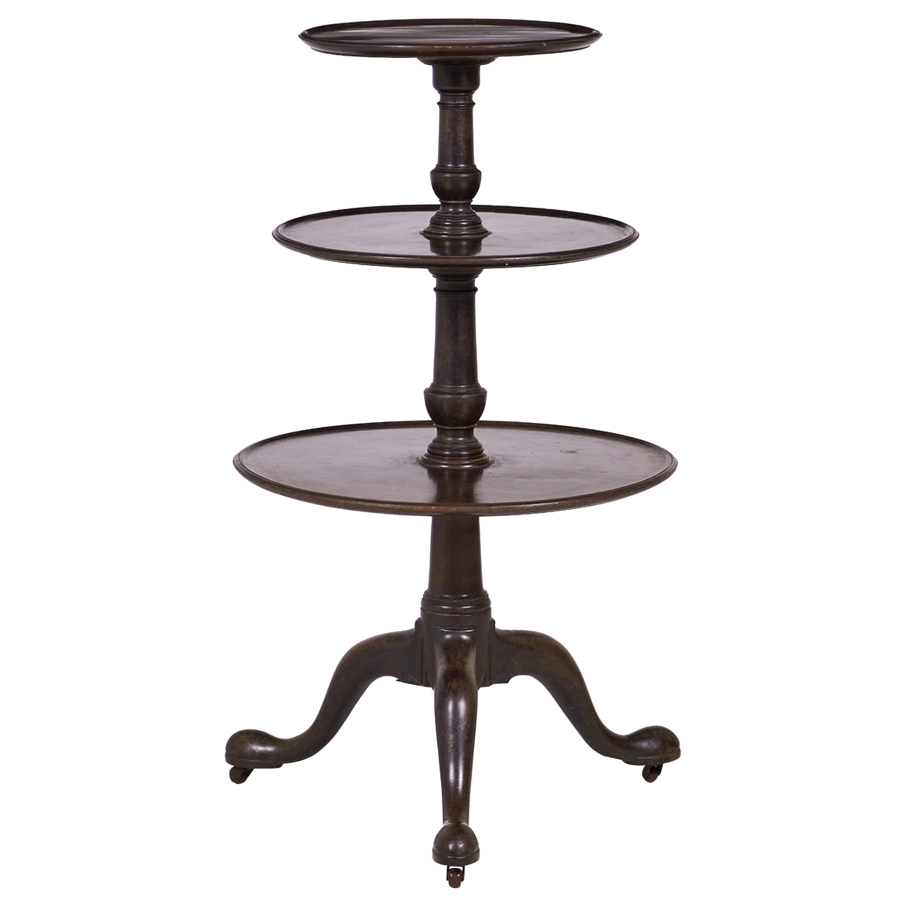Table circulaire à 3 niveaux en acajou de style Queen Anne en vente