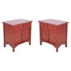 Paire de commodes/tables d'appoint chinoises en bois peint en rouge
