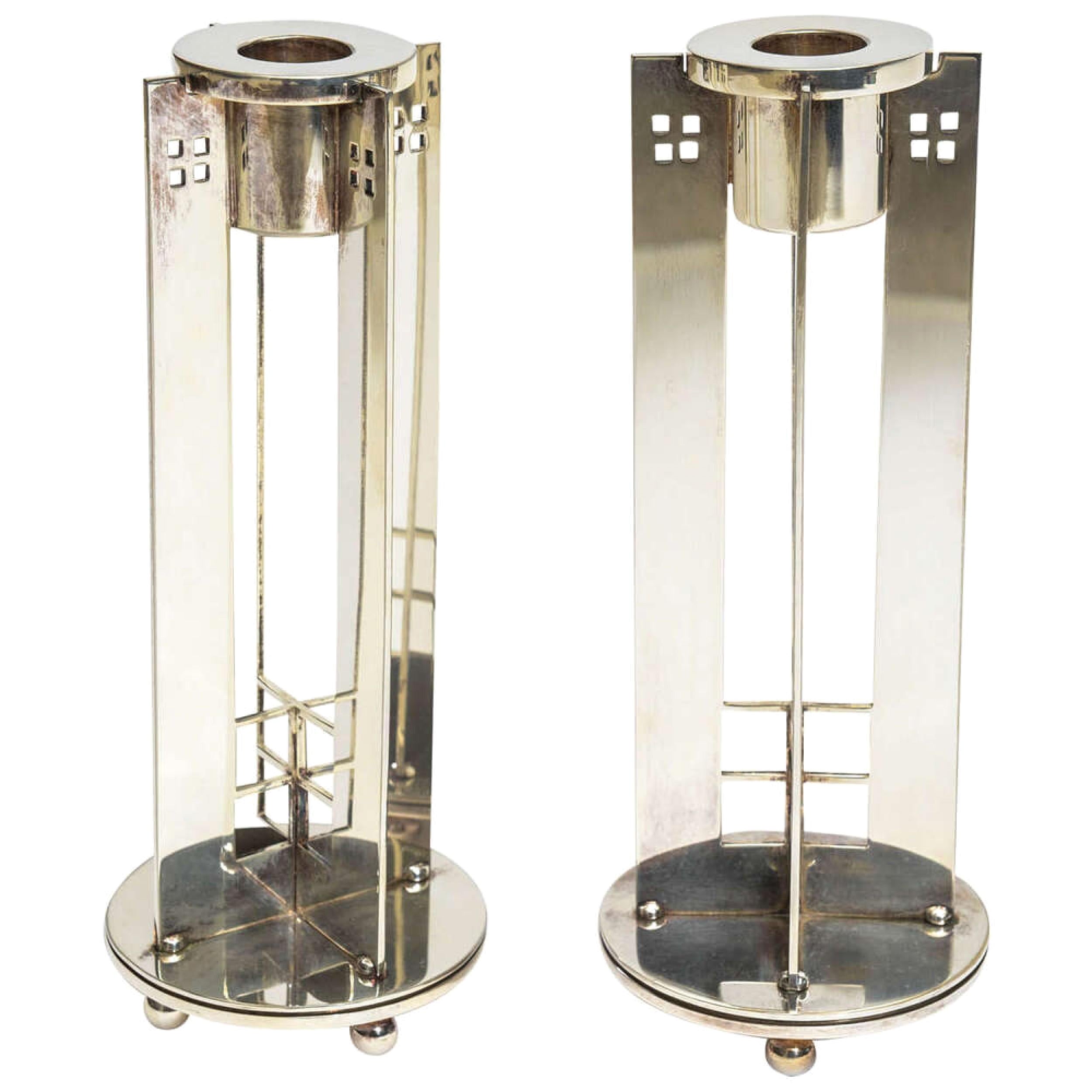 Coppia di candelabri americani in argento, Robert A.M. Stern per M. Powell
