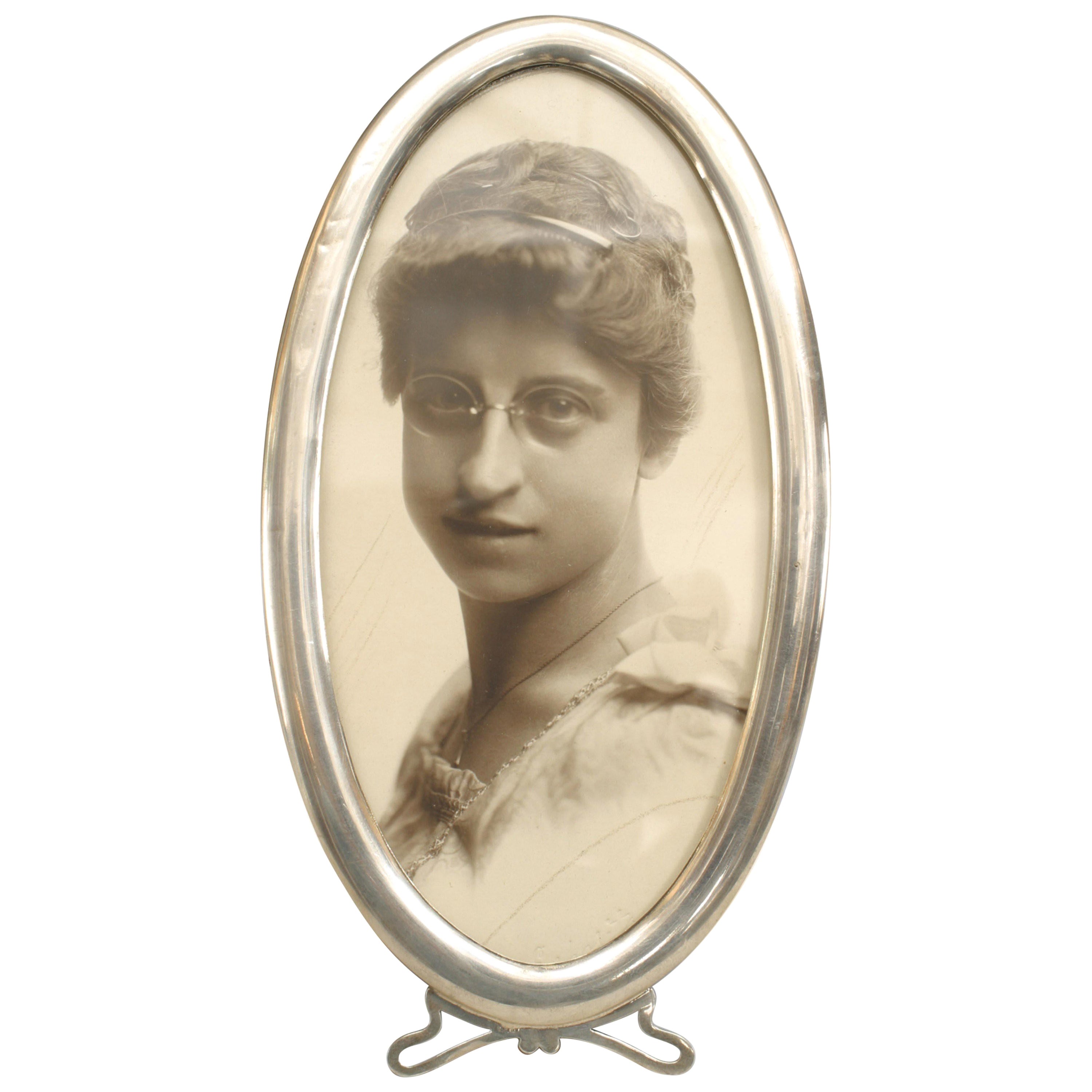 English Victorian Style Silver Oval Picture Frame