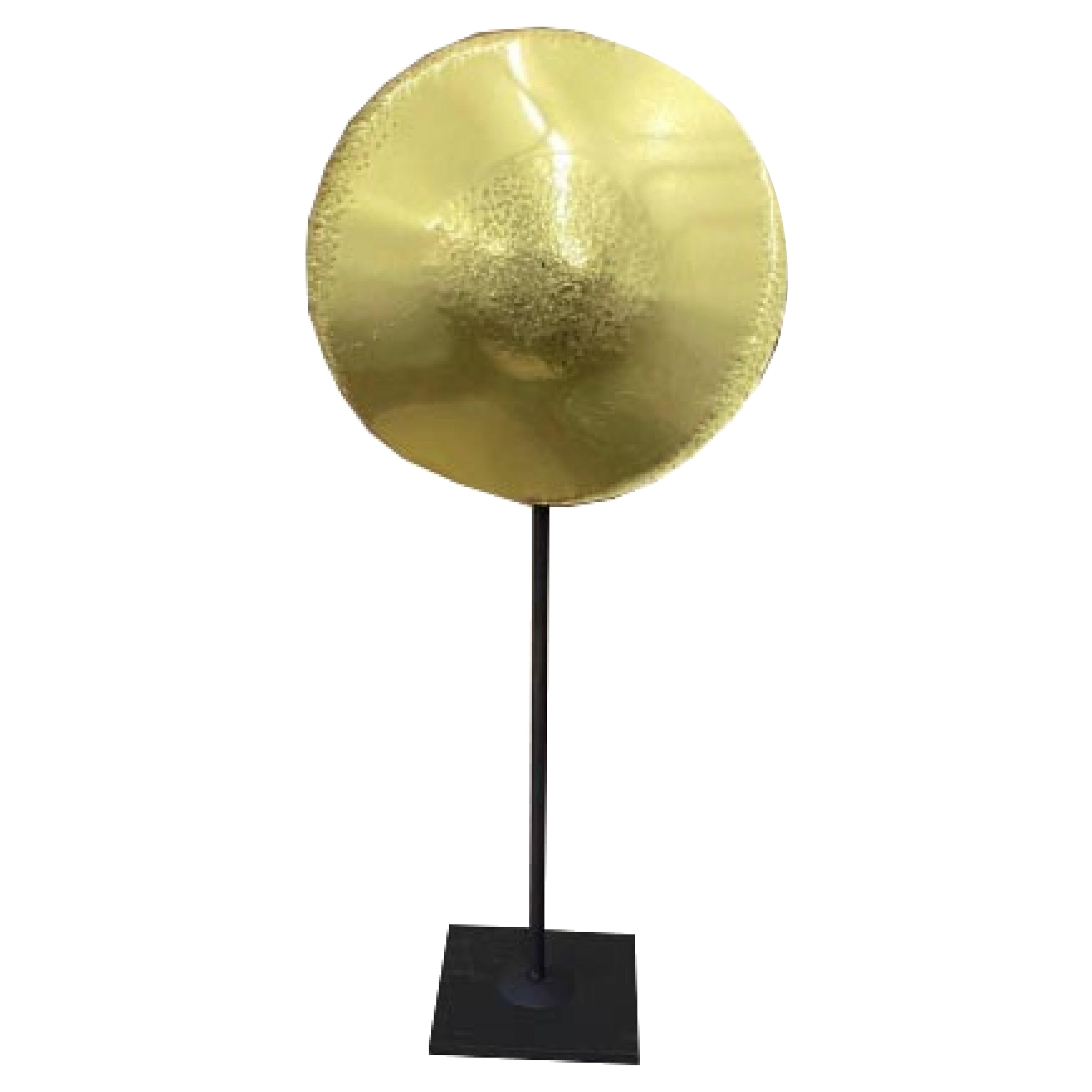 Robert Lee Morris: Skulptur „Tall Round Sail“, gehämmertes Messing-Skulptur