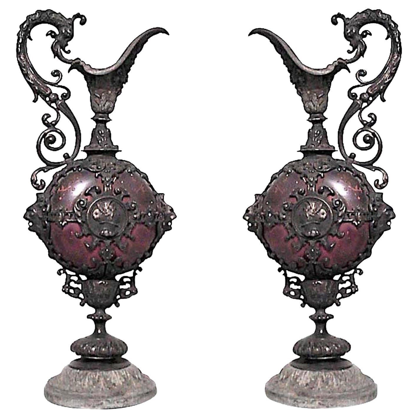 Coppia di cappe francesi in metallo di epoca vittoriana