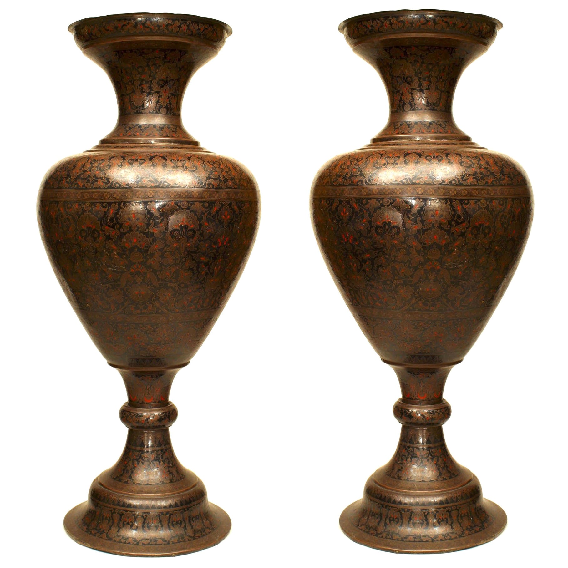 Paar Bodenvasen aus Cloisonné und Emaille im persischen Stil im Angebot