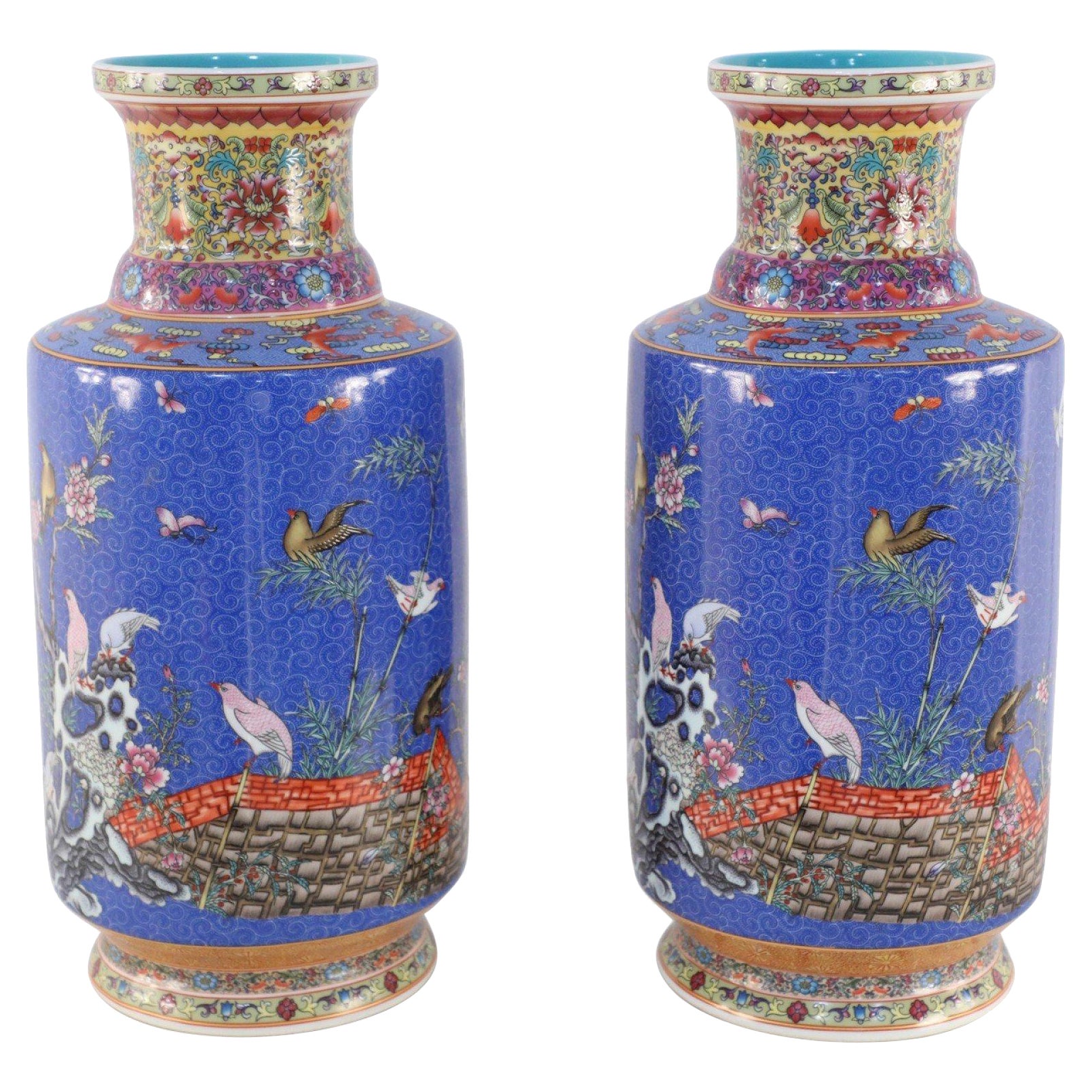Pareja de Botellas de Mazo de Porcelana Azul Famille Floral Estilo Dinastía Qing China en venta