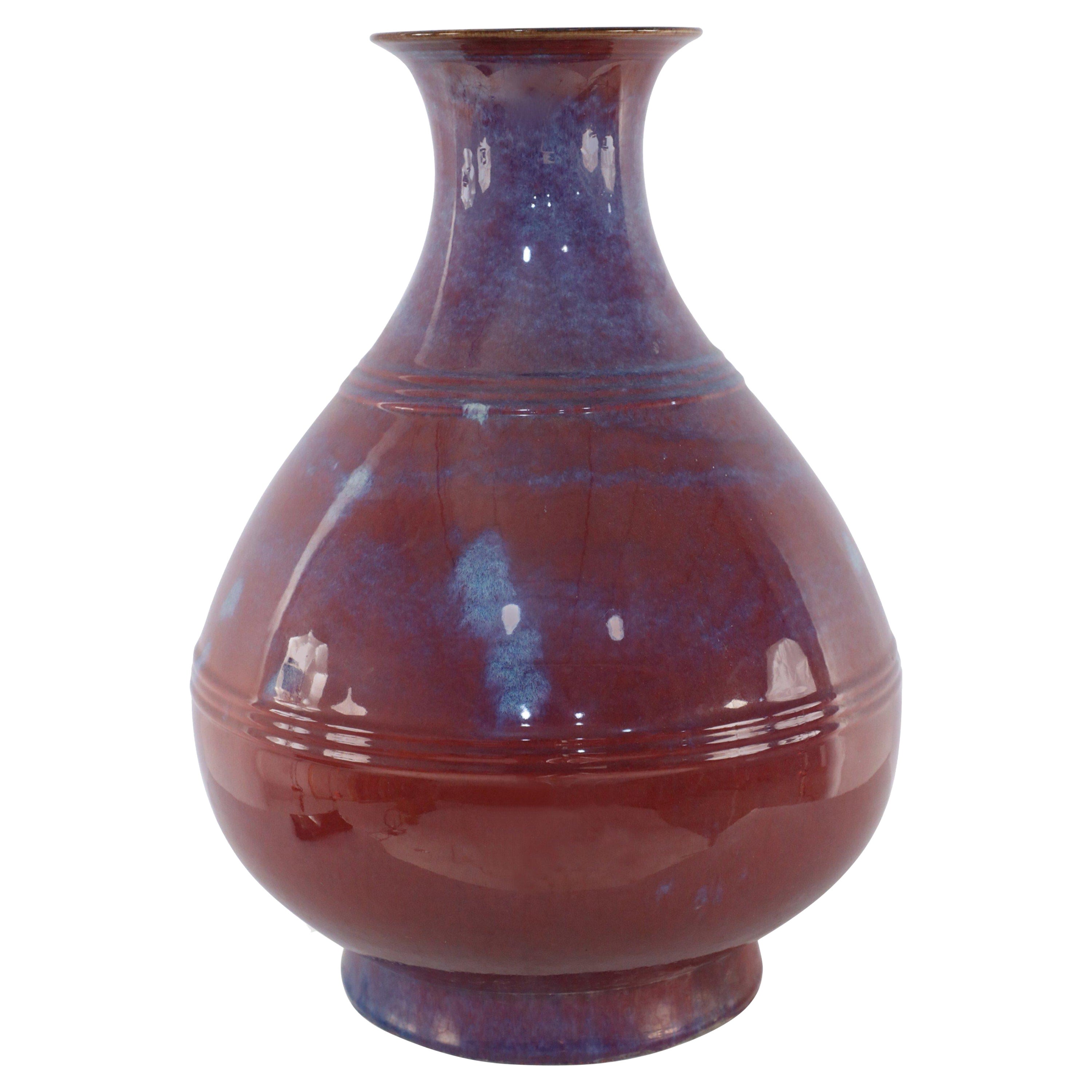 Vaso bulboso cinese in melanzana e smalto cangiante blu in vendita