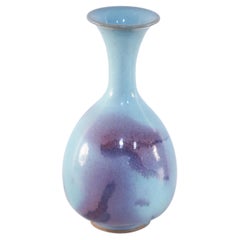 Chinesische blau-lila glasierte Porzellanvase