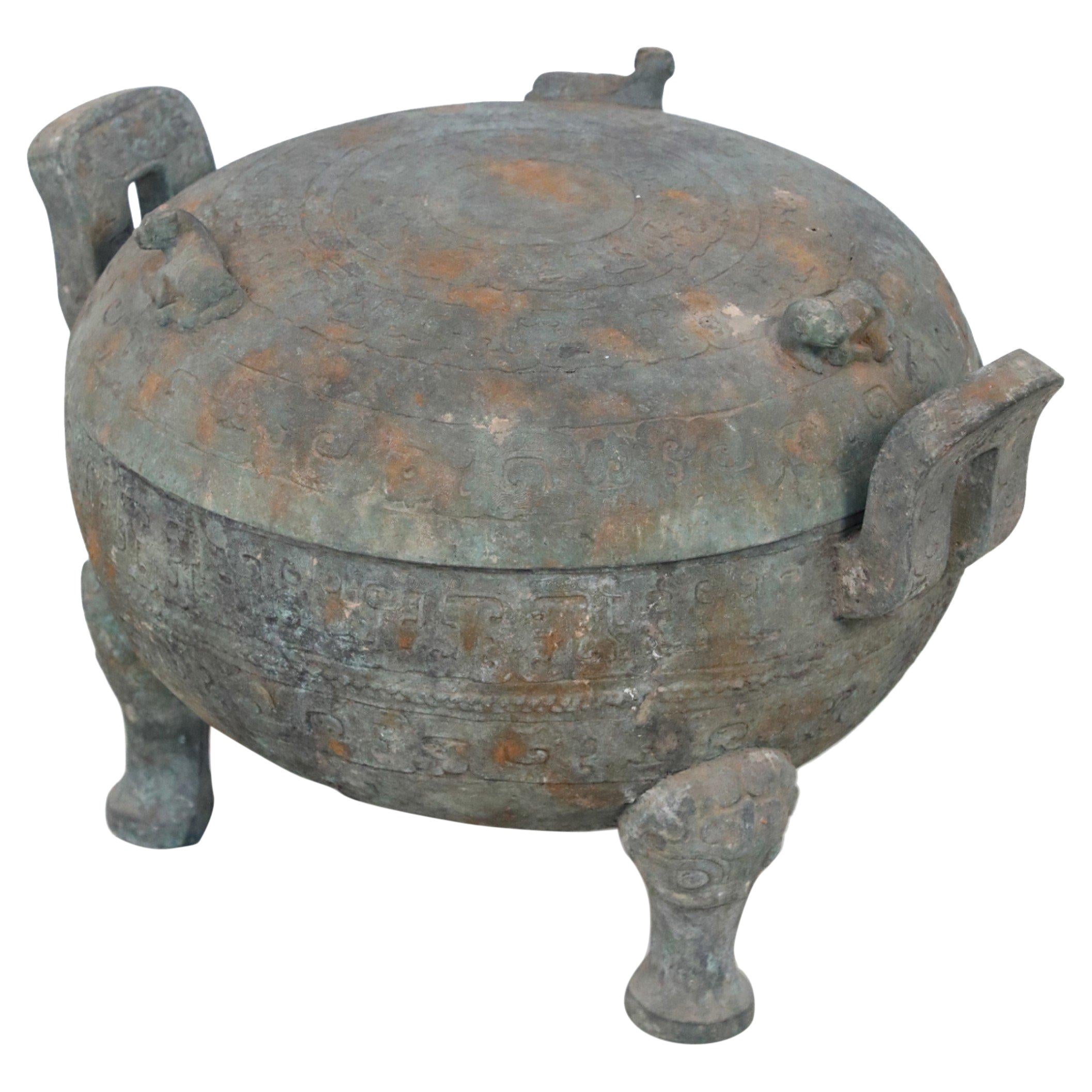 Olla con tapa y pie de bronce patinado estilo dinastía Han china