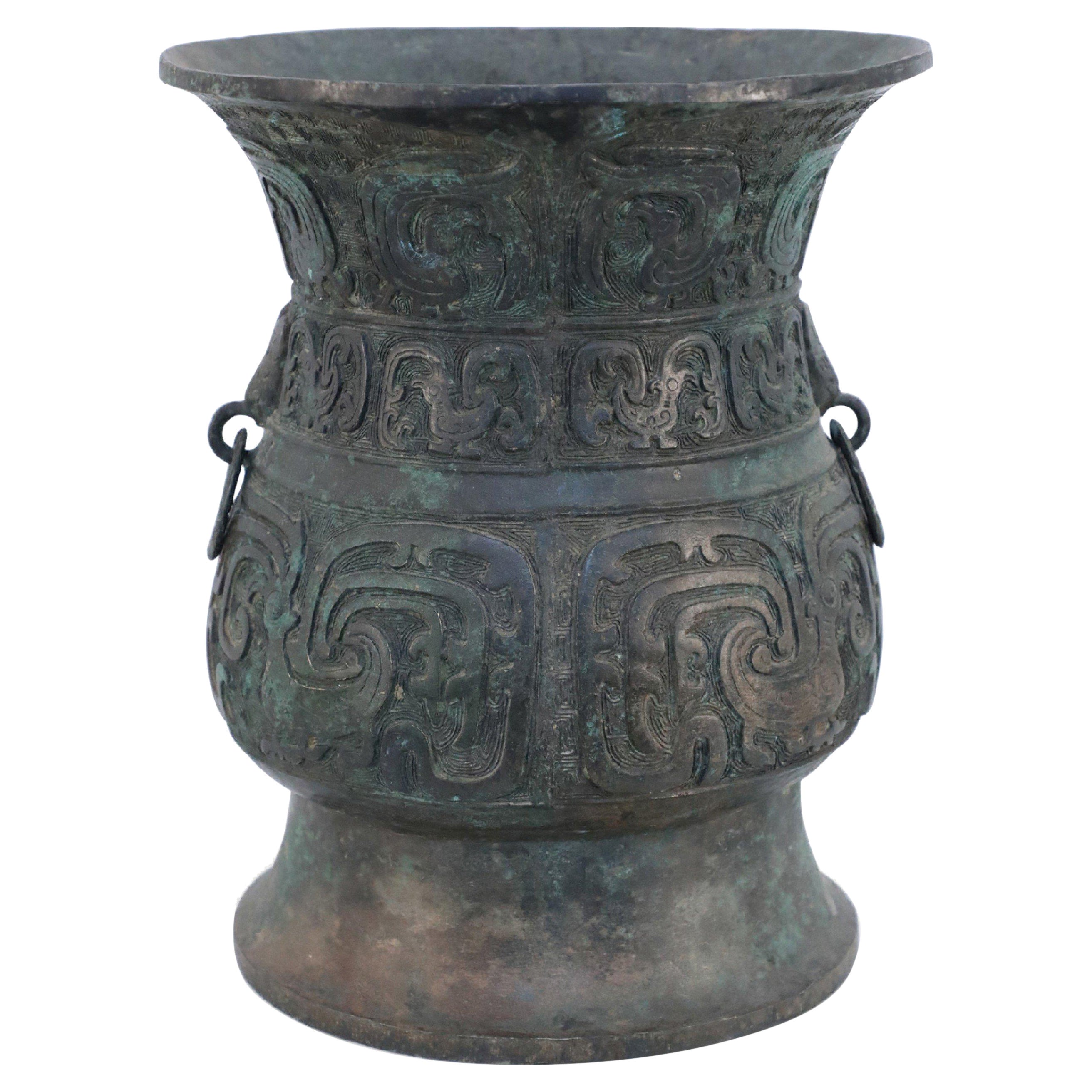Urne rituelle ancienne en bronze de style chinois de la Dynastie Han