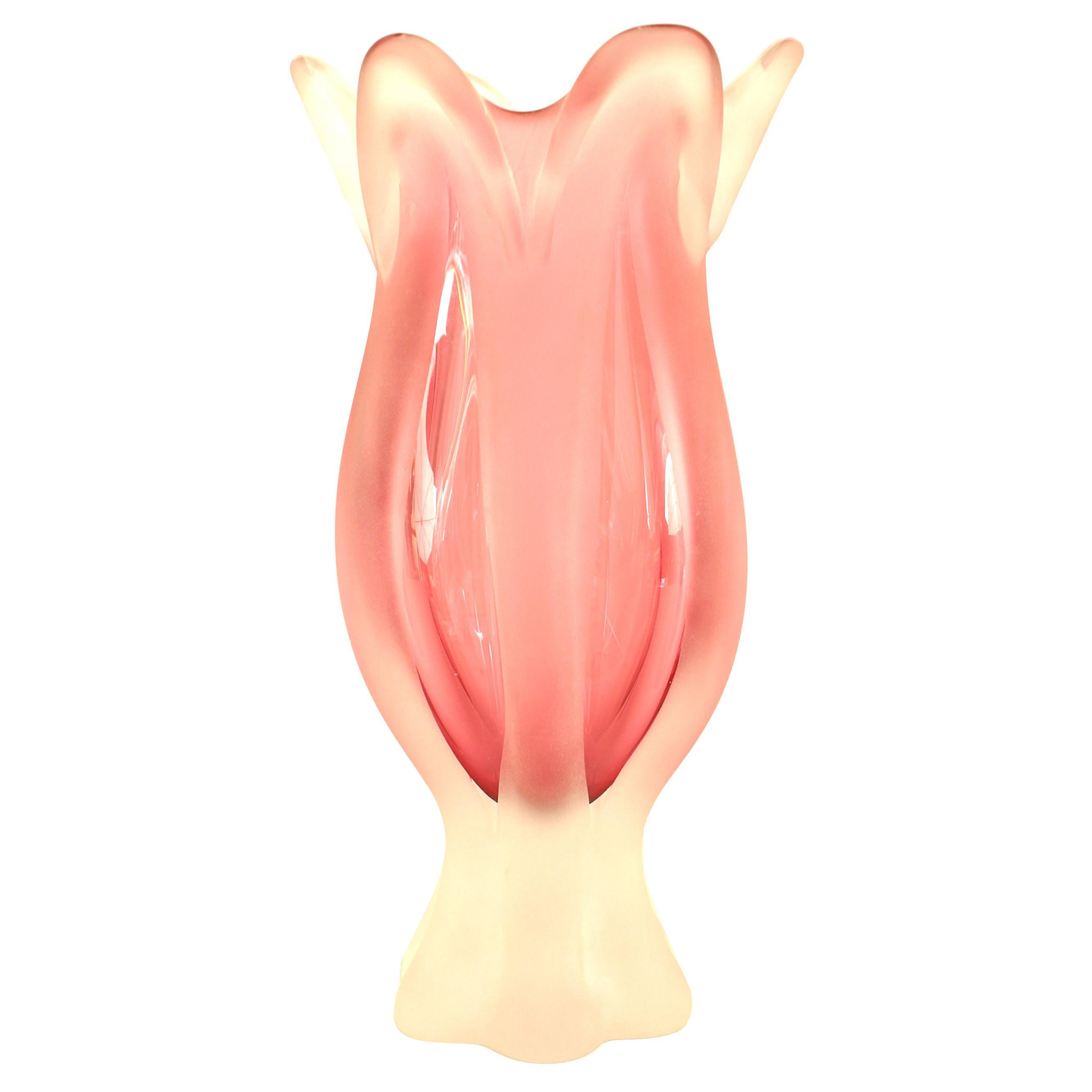Vaso di vetro rosa in stile Art Moderne francese Lalique in vendita