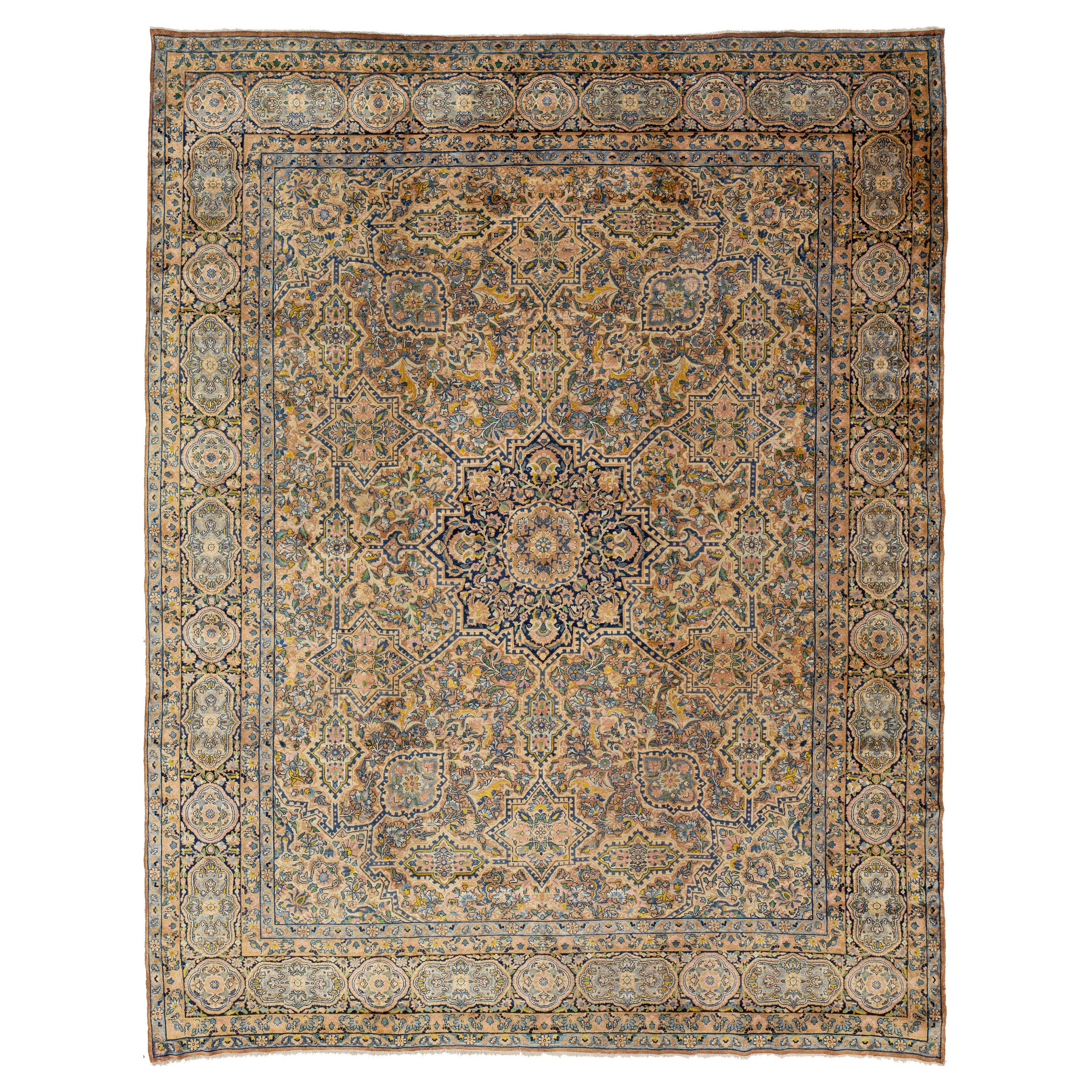 Allover-Motiv Antiker handgeknüpfter Kerman-Wollteppich in Brown im Angebot