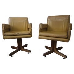 Paire de fauteuils pivotants jaune ocre des années 1970