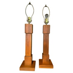Pareja de nogales modernistas de estilo cubista  Lámparas de mesa a la manera de Pierre Chapo