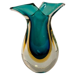 Vase Vetro Sommerso en verre d'art de Murano du milieu du siècle, à courbes aqua et jaune d'or