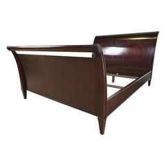 Barbara Barry pour Baker Furniture - Lit traîneau Queen Size de style Régence moderne en acajou