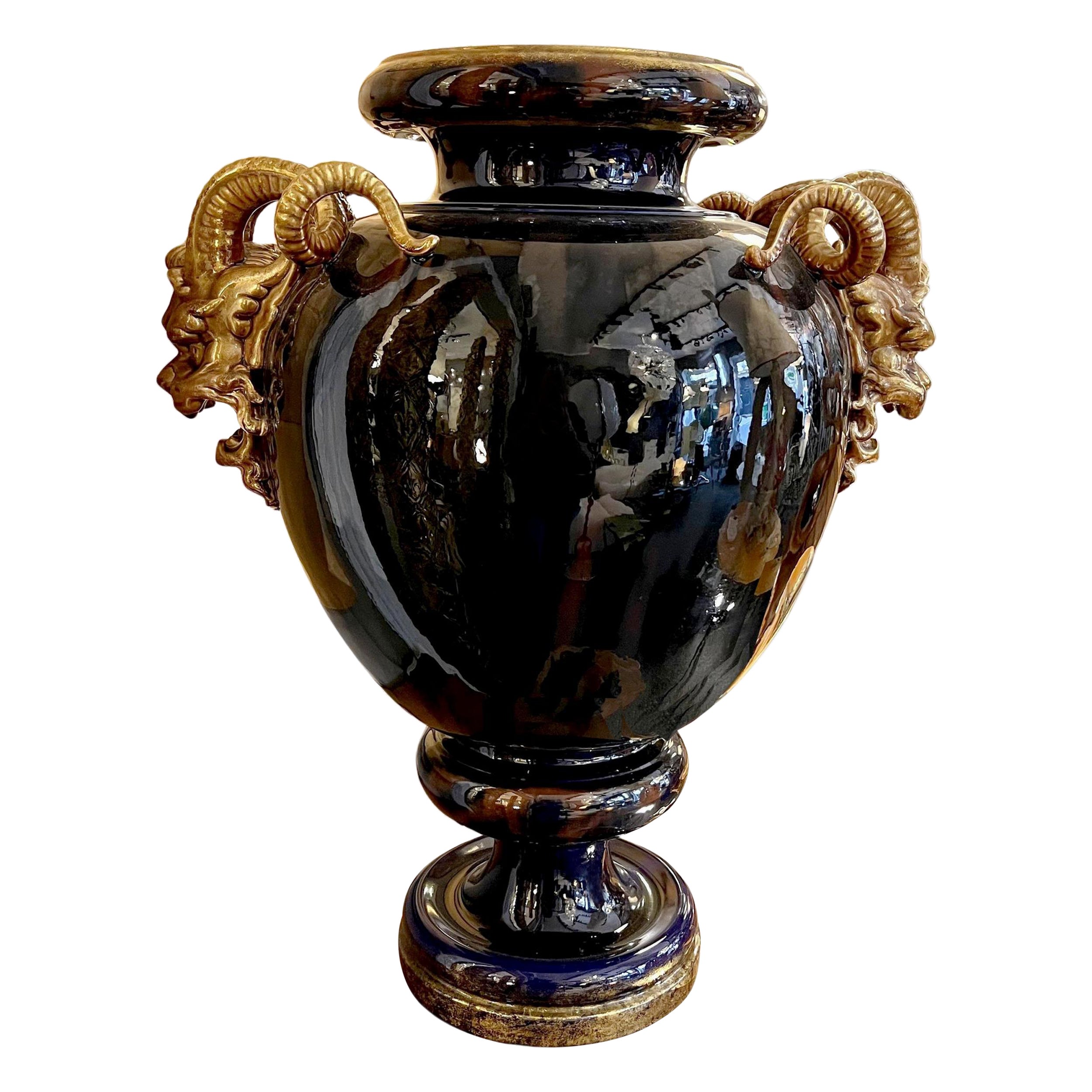 Grande vaso su piedistallo, Sarreguemines, Francia, seconda metà del XIX secolo