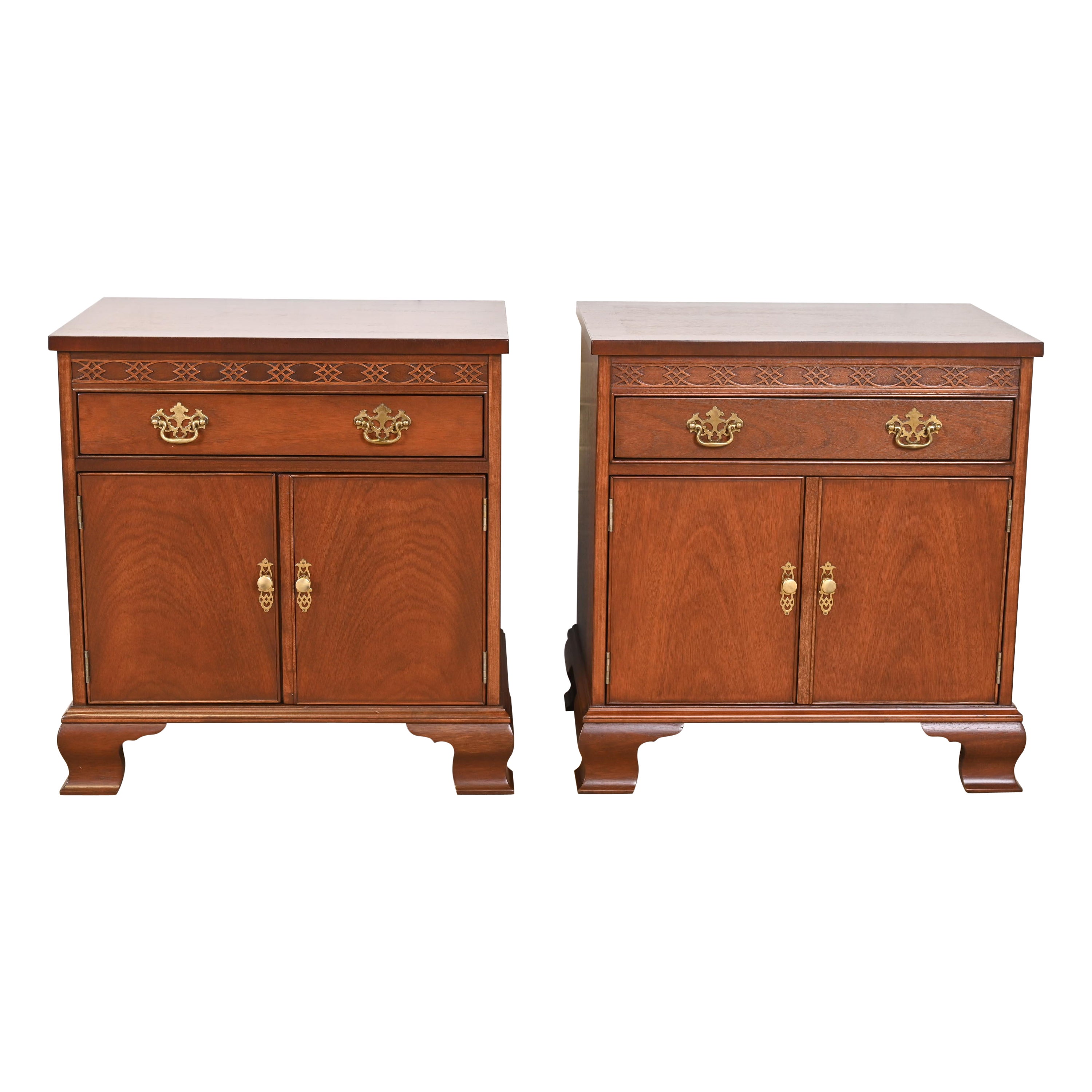 Mesillas de noche georgianas de caoba tallada de Baker Furniture, recién acabadas