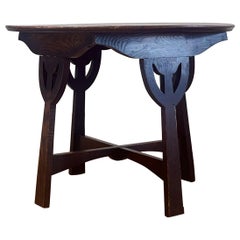 Une table à boissons circulaire rare et inhabituelle pour garçons de Glasgow