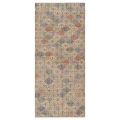Runner Zeki Müren d'epoca con motivi a diamante policromatici, da Rug & Kilim