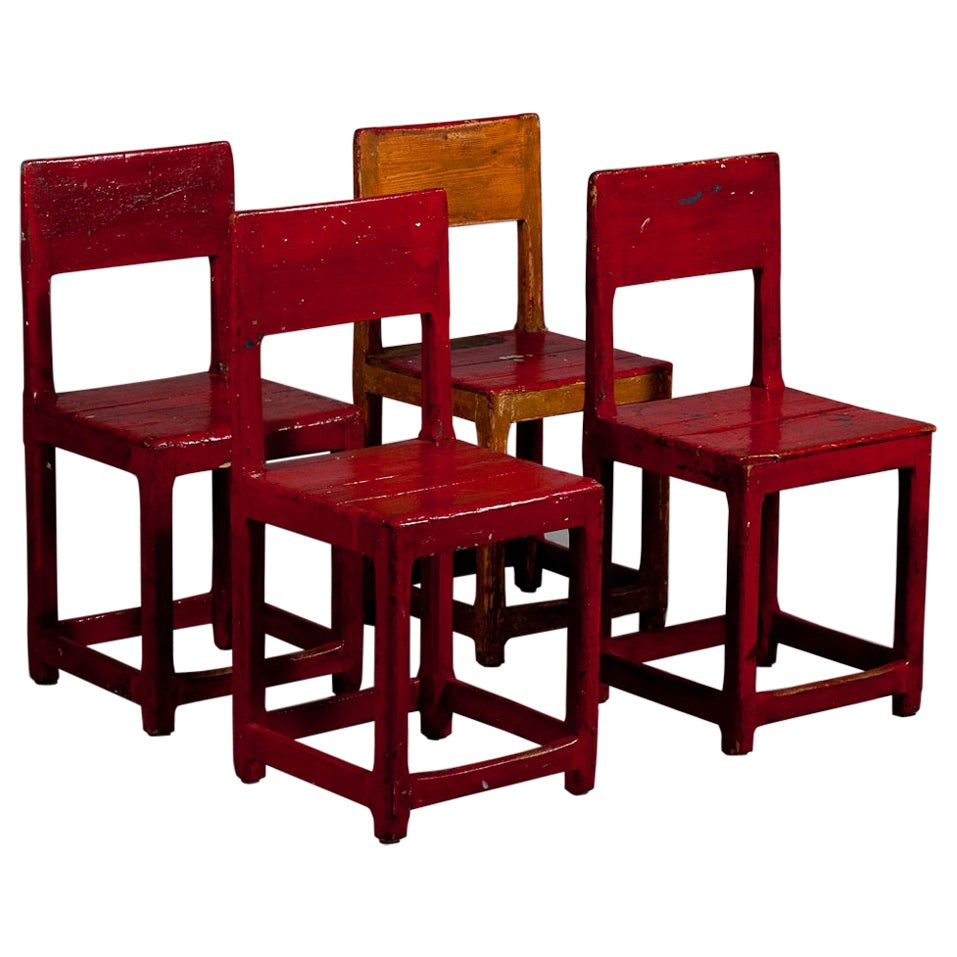 Set di 4 antiche sedie finlandesi rosse da contadino del XIX secolo in vendita