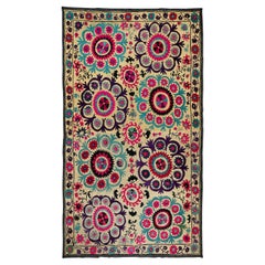 Manta de seda bordada de 6x9,6 pies. Tapiz Suzani floral de los años 70. Tapiz uzbeko