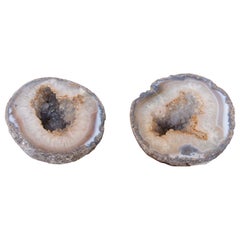 Geode de forme circulaire fendue en deux