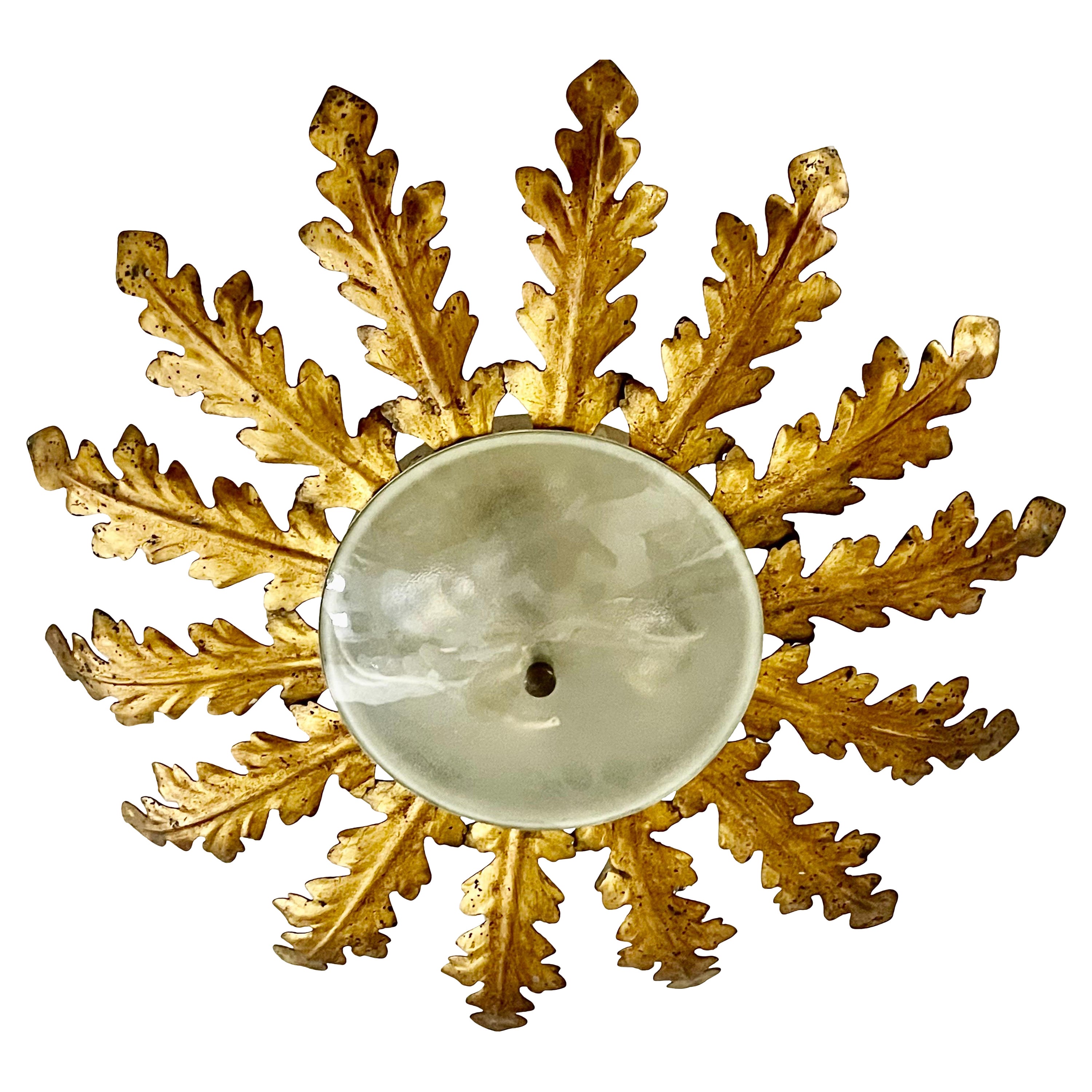Grand luminaire espagnol en métal doré avec support, vers 1950 en vente