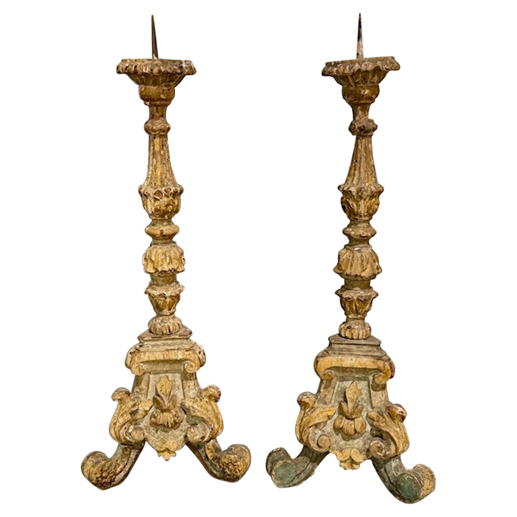 Pareja de varas de altar de madera dorada del siglo XVIII