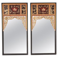 Paire de miroirs chinois peints et décorés de dorures