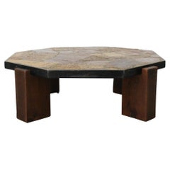 Sechseckiger brutalistischer Mid-Century-Tisch aus Stein, Holz und Stahl