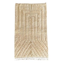 Marokkanischer Stammesteppich Serene Serenade, handgewebtes cremefarbenes strukturiertes Design, MTO