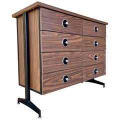 Comò galleggiante a 8 cassetti in stile Mid-Century Modern. Circa anni '70.