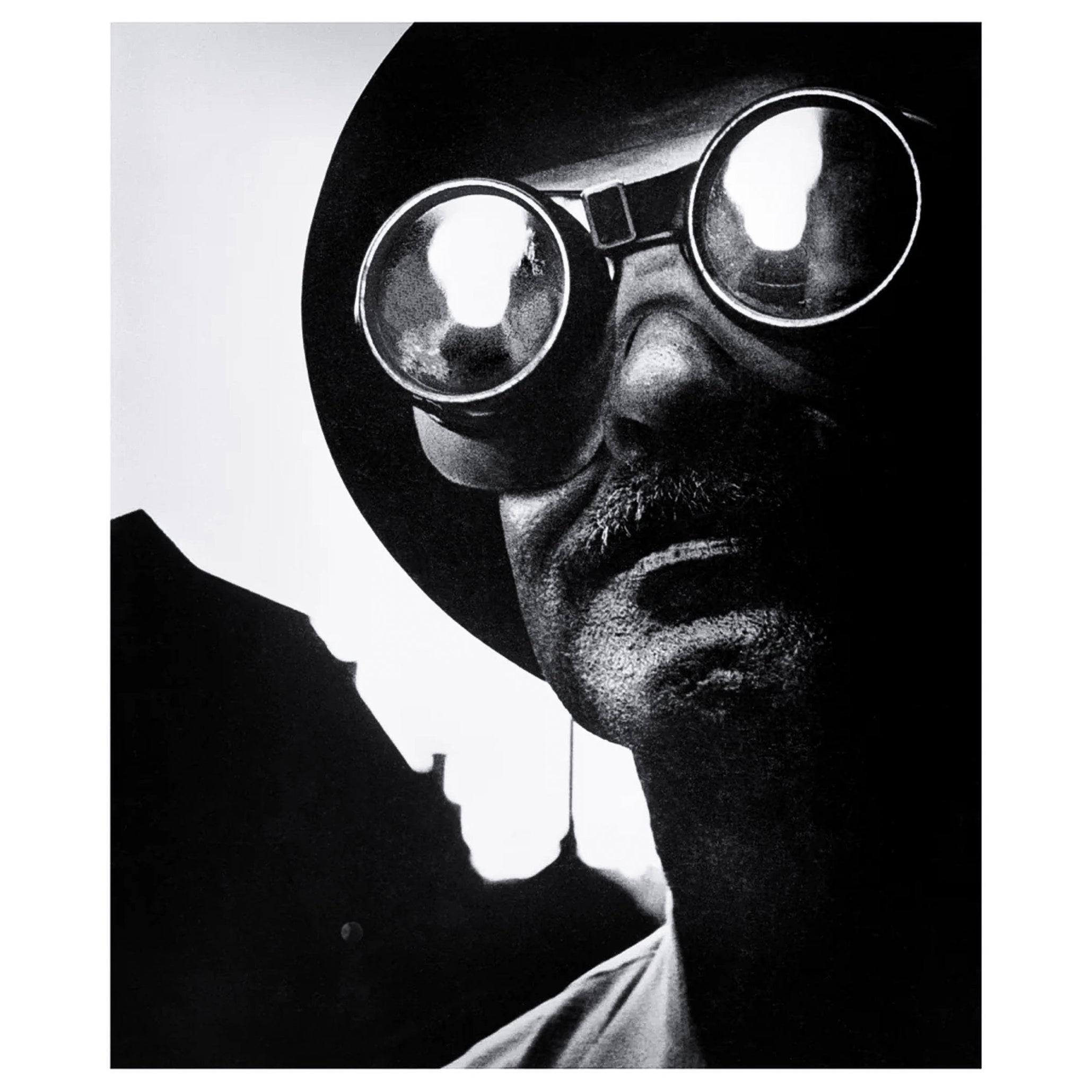 W. W. Eugene Smith "Devil Goggles" Stampa incorniciata con marchio dell'azienda, 1956