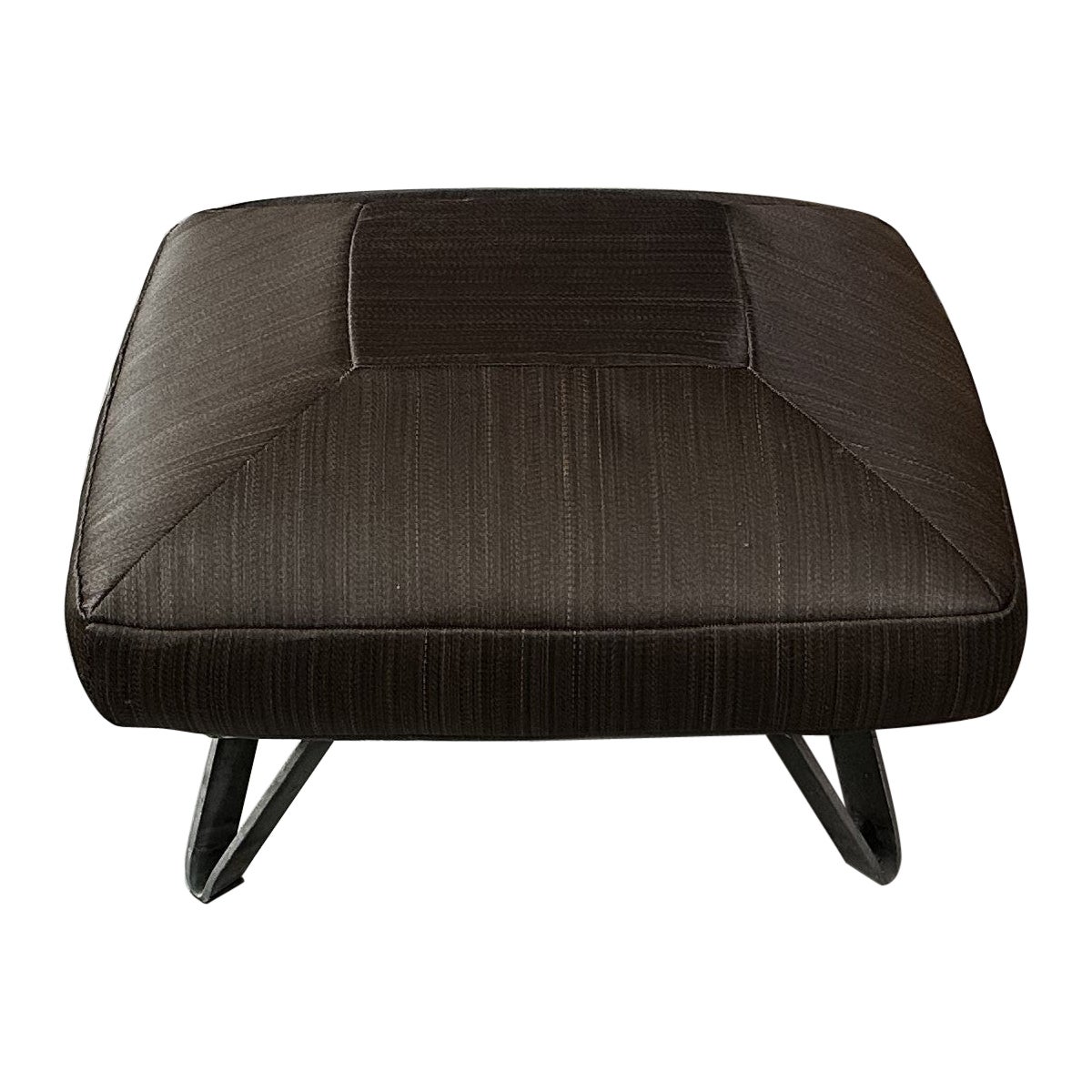 Pouf avec coussin carré noir et pieds en fer