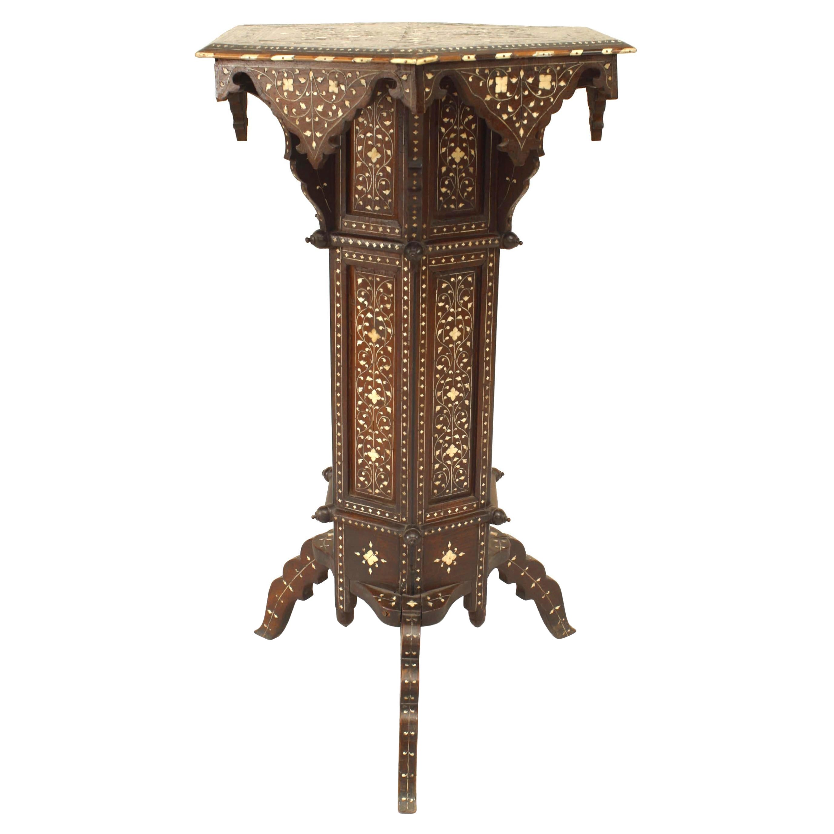 Nogal morisco y pedestal en venta