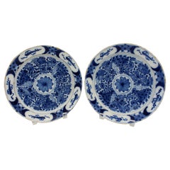 Pareja de platos azules y blancos de Delft de finales del siglo XVIII