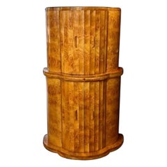 Mueble de Cóctel Art Decó H&L Epstein de Nogal Rubio Semicircular Acanalado