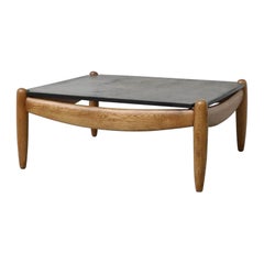 Table basse Claus Straub du milieu du siècle dernier en chêne massif et ardoise naturelle