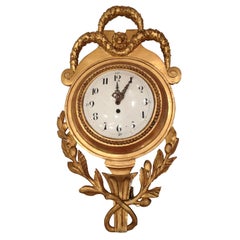 Horloge murale dorée de style Louis XVI française