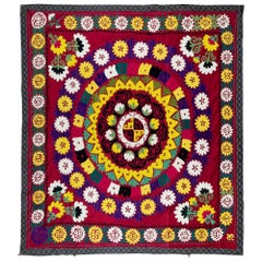 Copritavolo con ricamo in seta 6x6.3 ft, applique Suzani, arazzo rosso vintage