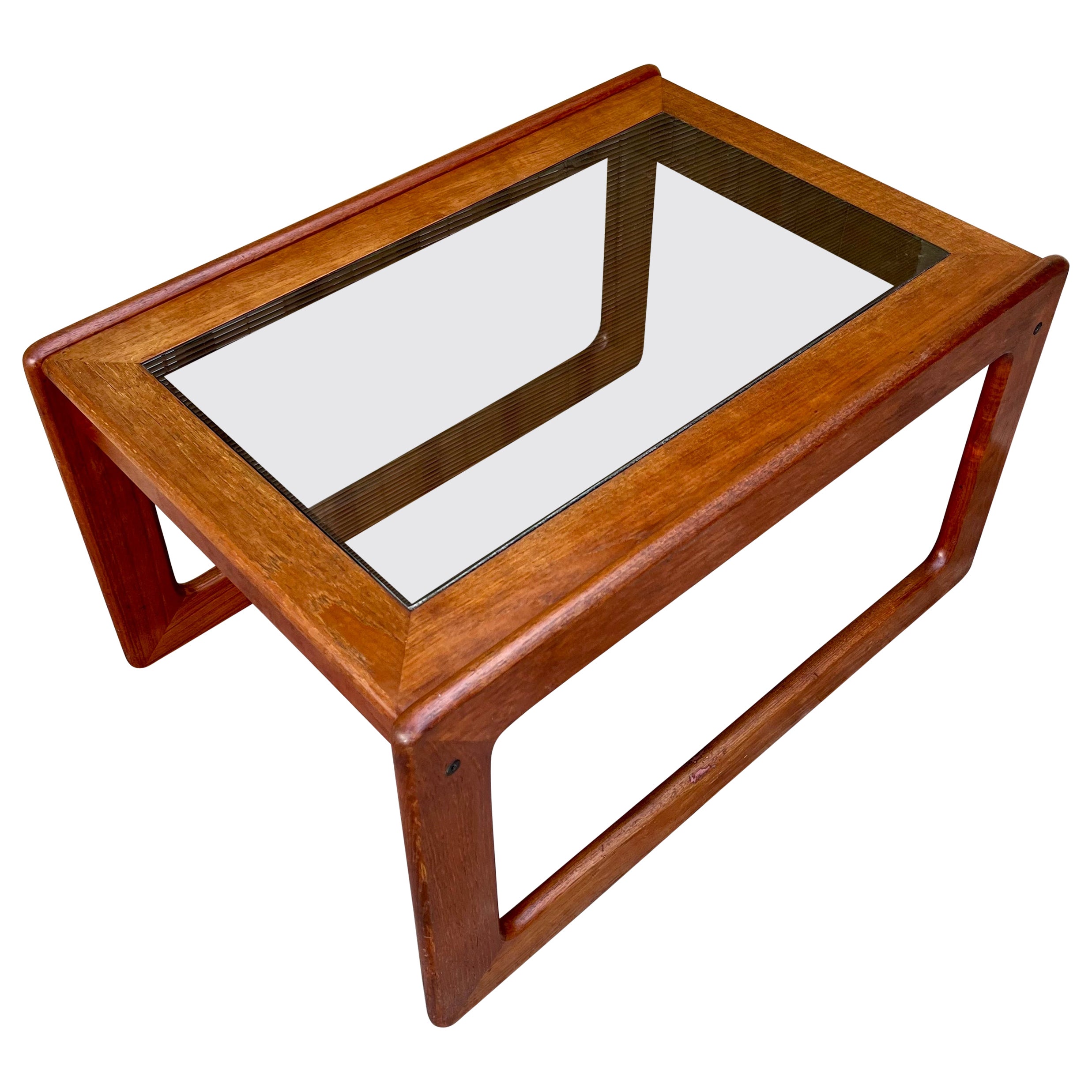 Dänischer Mid-Century-Modern-Beistelltisch aus Teakholz von Komfort Dänemark, ca. 1960er Jahre.
