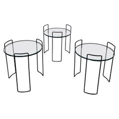 Set di tre tavolini impilabile in metallo e vetro, Italia, anni '70