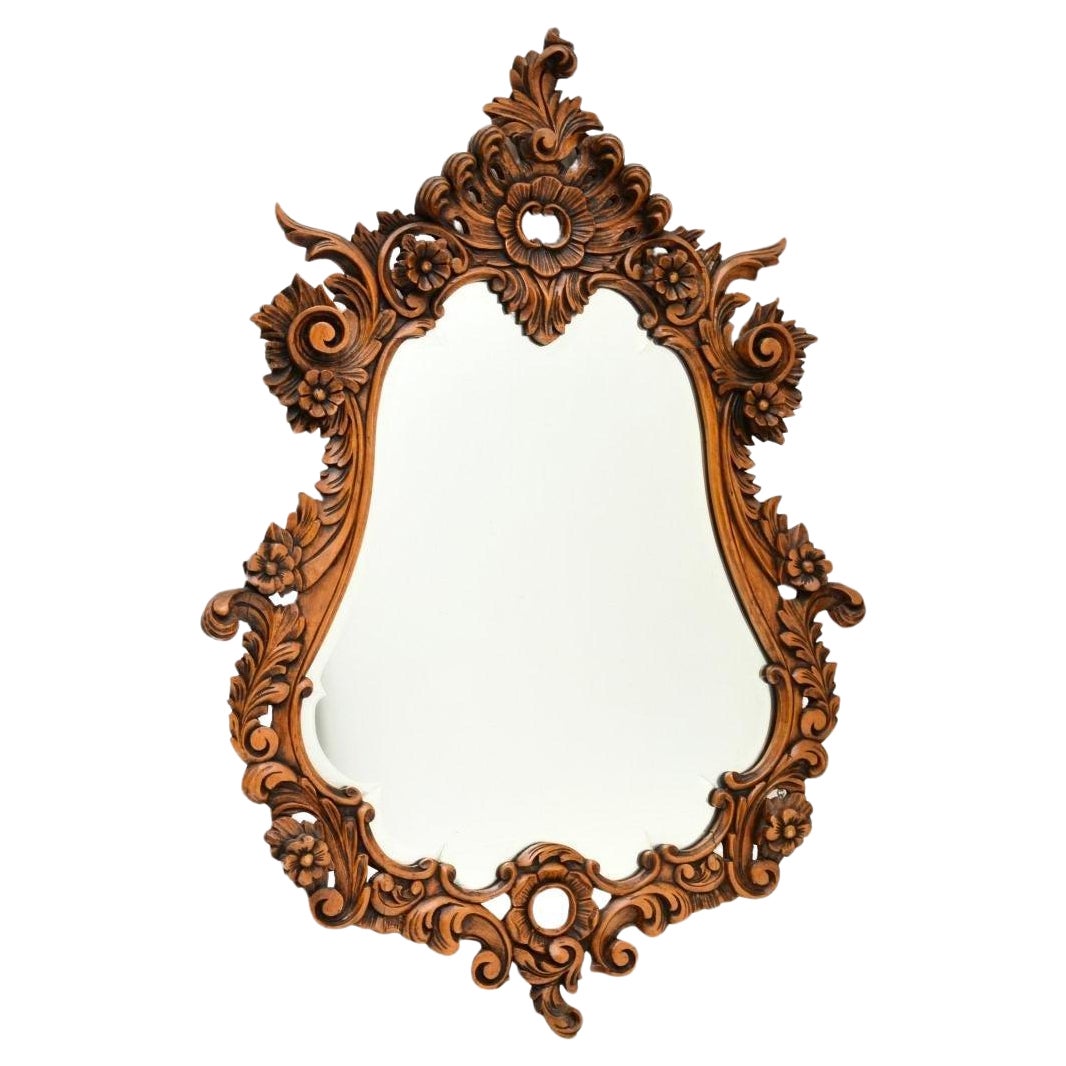 Antique French Specchio in noce intagliato