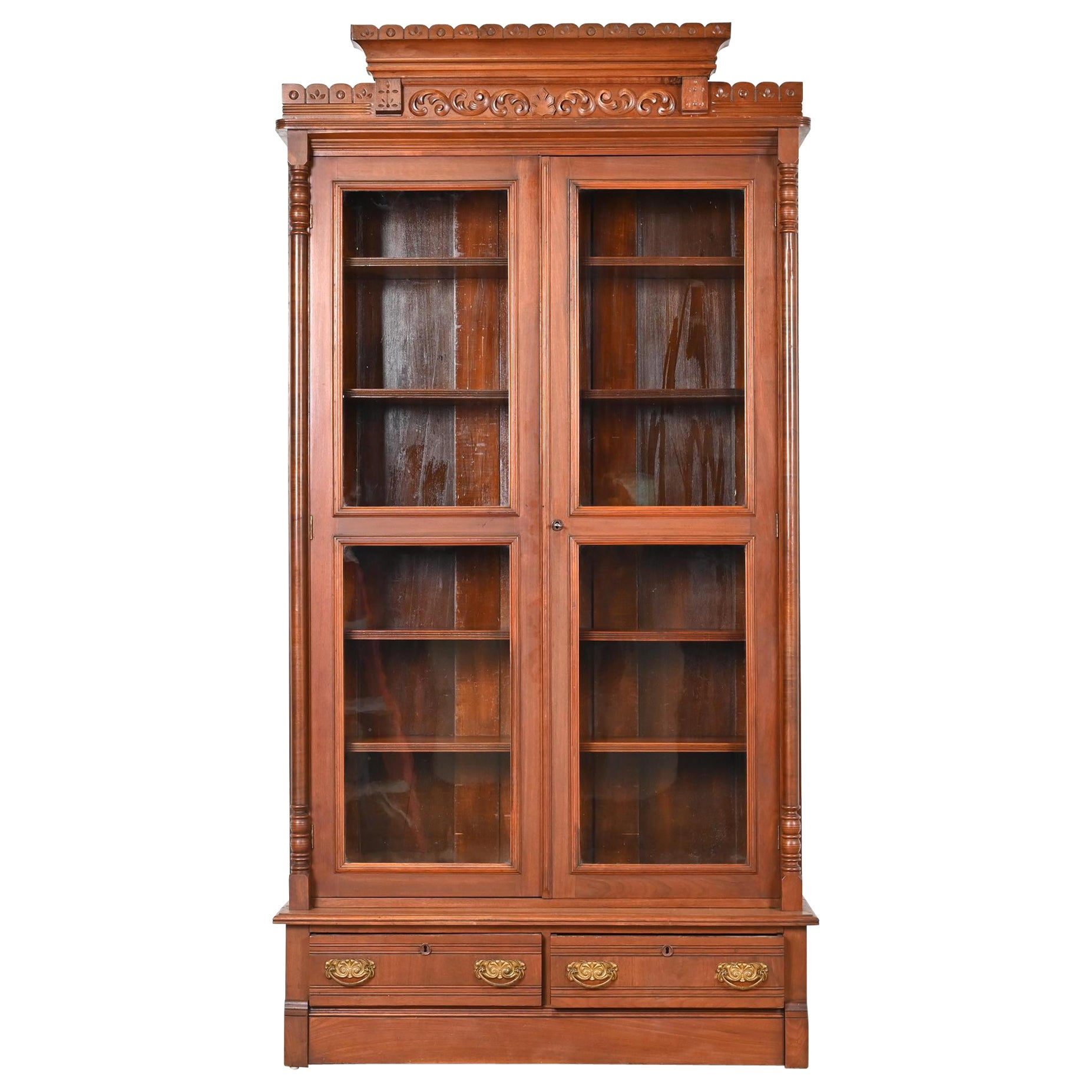 Herter Brothers Stil Antike Eastlake Viktorianisch geschnitzt Nussbaum Bücherregal, 1880er Jahre