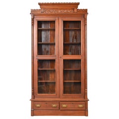 Librería Victoriana Antigua de Nogal Tallado Estilo Herter Brothers, Década de 1880