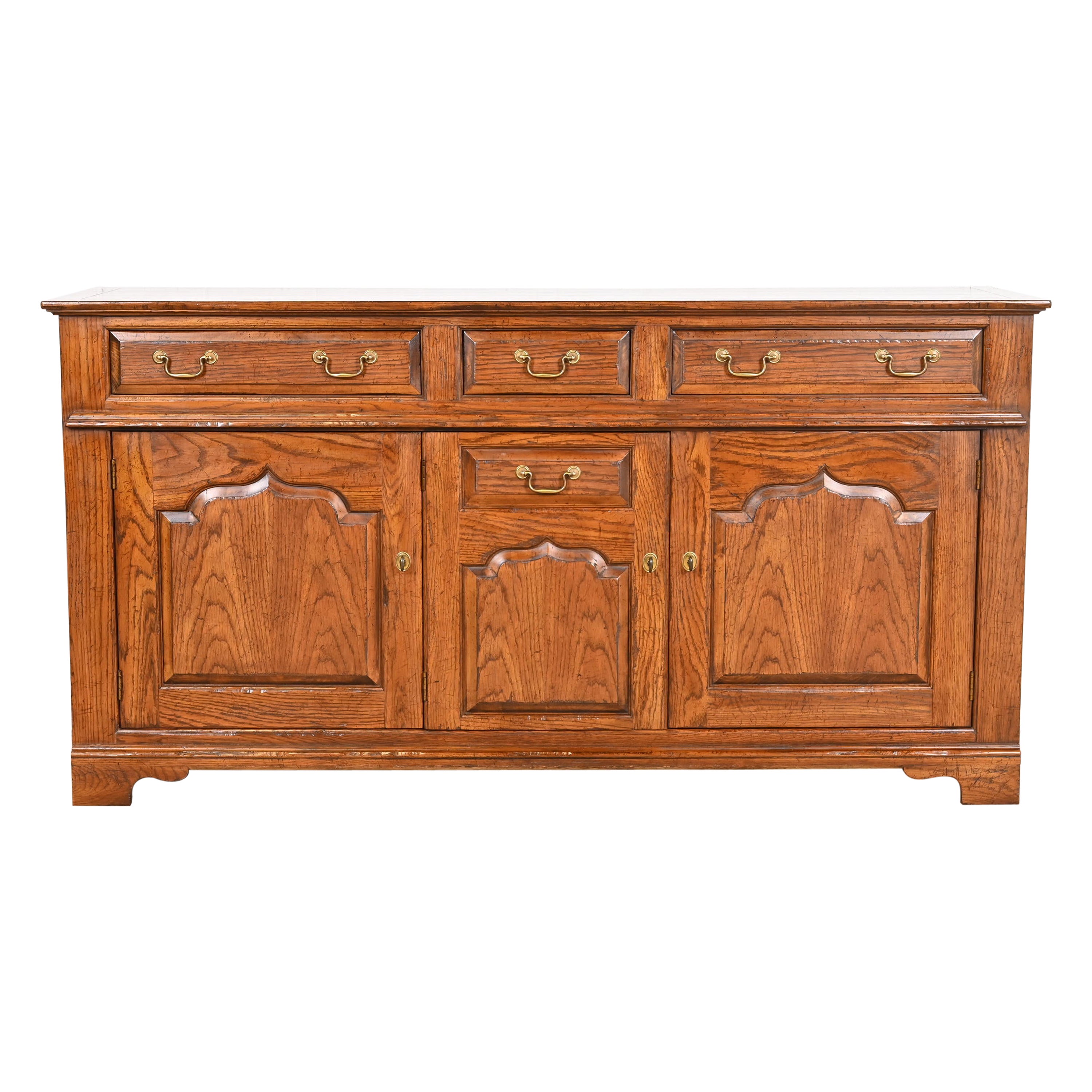 Buffet ou meuble de bar en chêne gallois Baker Furniture