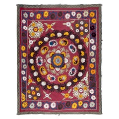 Cubrecama Rojo Bordado Vintage, Colgante de Seda y Algodón Uzbeko de 1,5 x 1,8 m