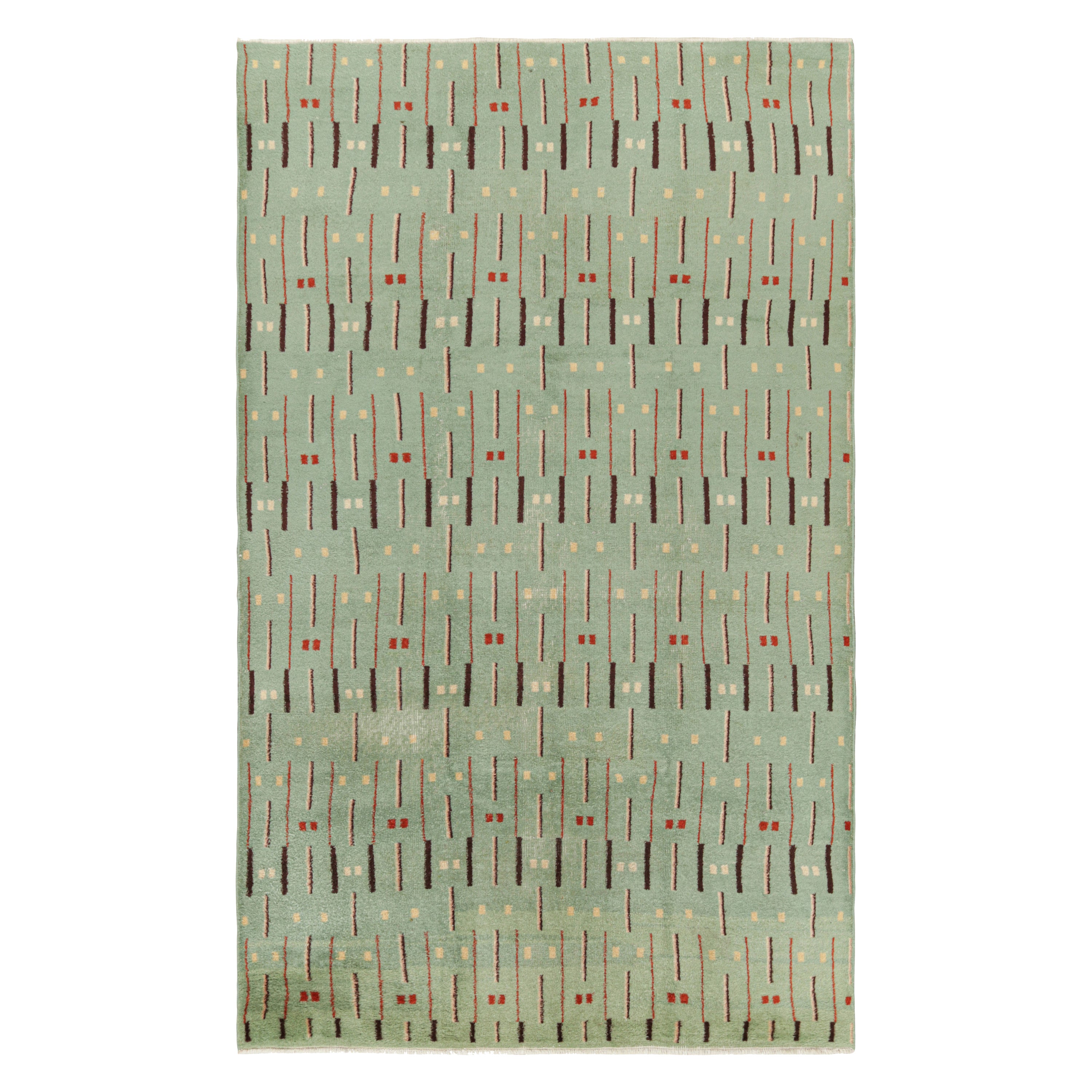Tapis vintage Zeki Müren en céladon avec motifs géométriques, de Rug & Kilim