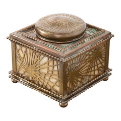 Tiffany Studios New York Kiefer Nadel Bronze Doré und Schlacke Glas Tintenfass