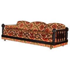 Sofa de style néo-espagnol, tapisserie florale, tissu chenille tourné à torsion d'orge