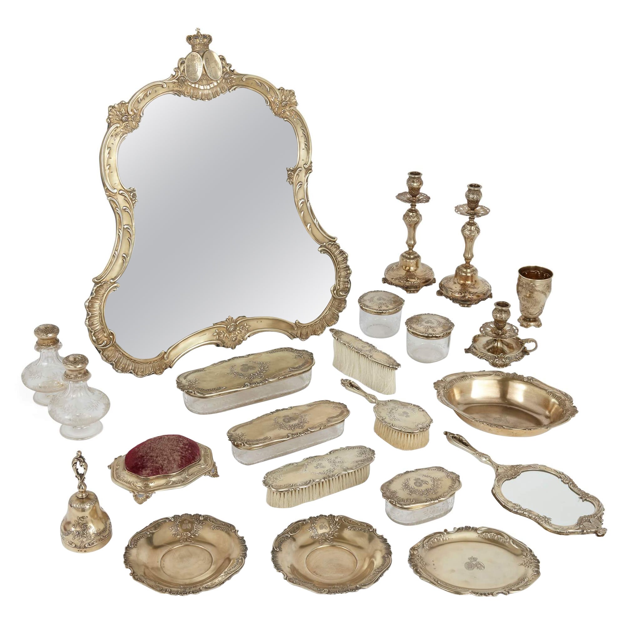 Juego de tocador de plata antigua para el duque de Parma por Josef Carl Klinkosch en venta